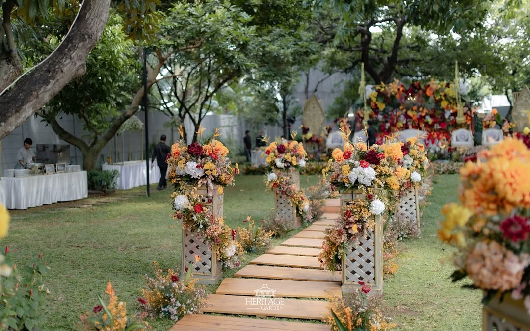 All In Wedding Package for @endahktmp & Fakhri at Heritage Garden Venue! ✨ Click Link WA di Bio Instagram untuk atur jadwal visit - FREE konsultasi dengan Wedding Consultant ya -)
