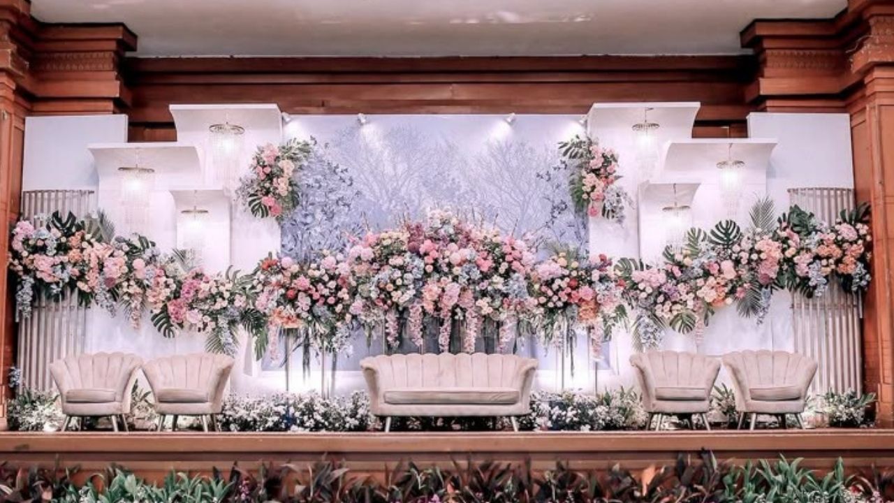 Peach Fuzz & Dusty Rose Romantis Modern (1)